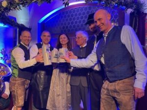 Starkbieranstich_2025_©Stefanie Fuchs_v.l.n.r. Razvan Kefer, Stefan Rinke, Nicole Keilbach, Prinz Luitpold von Bayern, Marco Cattaneo, Reiner Bernhard